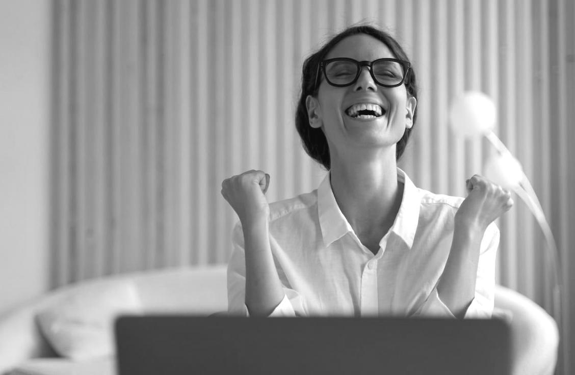 Participantes trabajando en ejercicios de estrategia empresarial